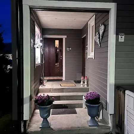 Cozy Loft With A View * 特罗姆瑟